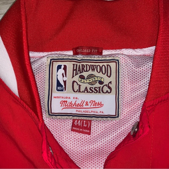 🔴SOLD🔴Mitchell & Ness Chicago Bulls Red button up Jacket Sz L 🏀🔥 - Picture 3 of 8